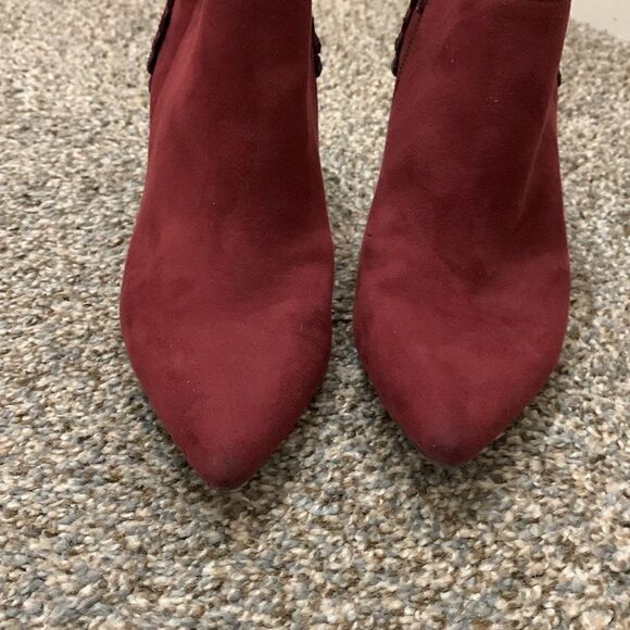Liz Claiborne Flex Form Booties, Faux Suede, Burgundy, Size 6 - Picture 8 of 12